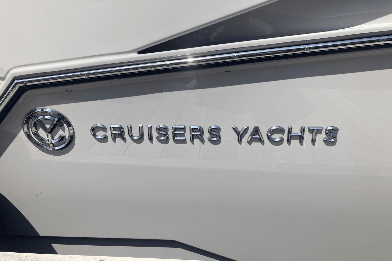 2024 Cruisers Yachts 34 GLS South Beach Outboard Image Thumbnail #9