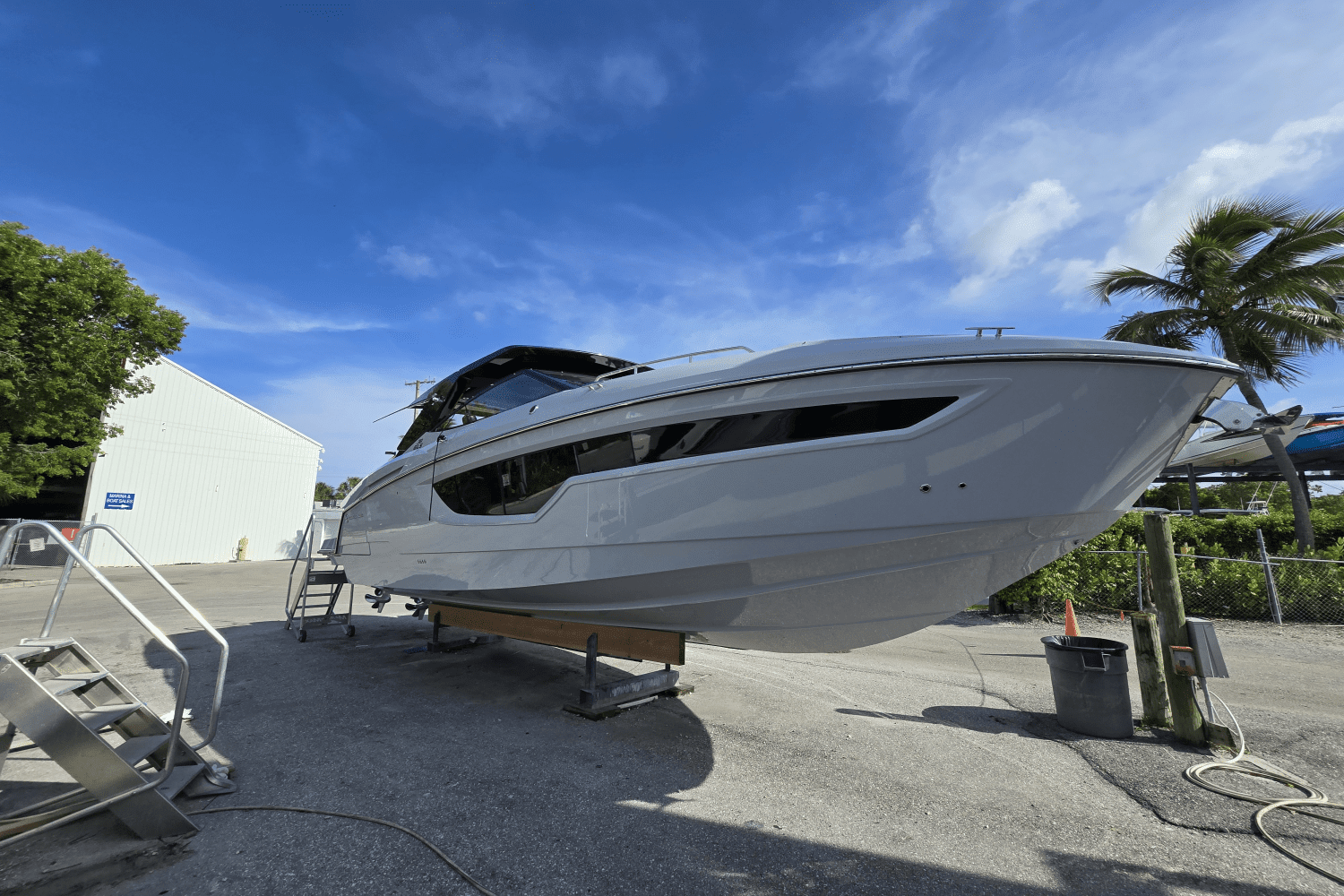 2024 Cruisers Yachts 38 GLS South Beach Outboard Image Thumbnail #4