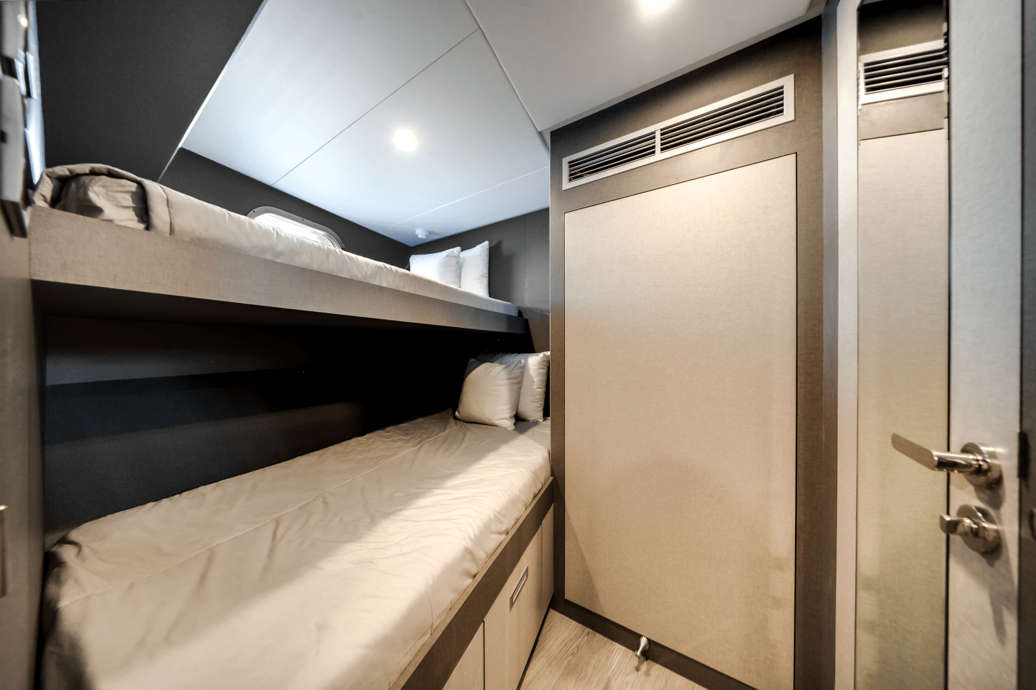 2025 Ocean Alexander 35R Image Thumbnail #77