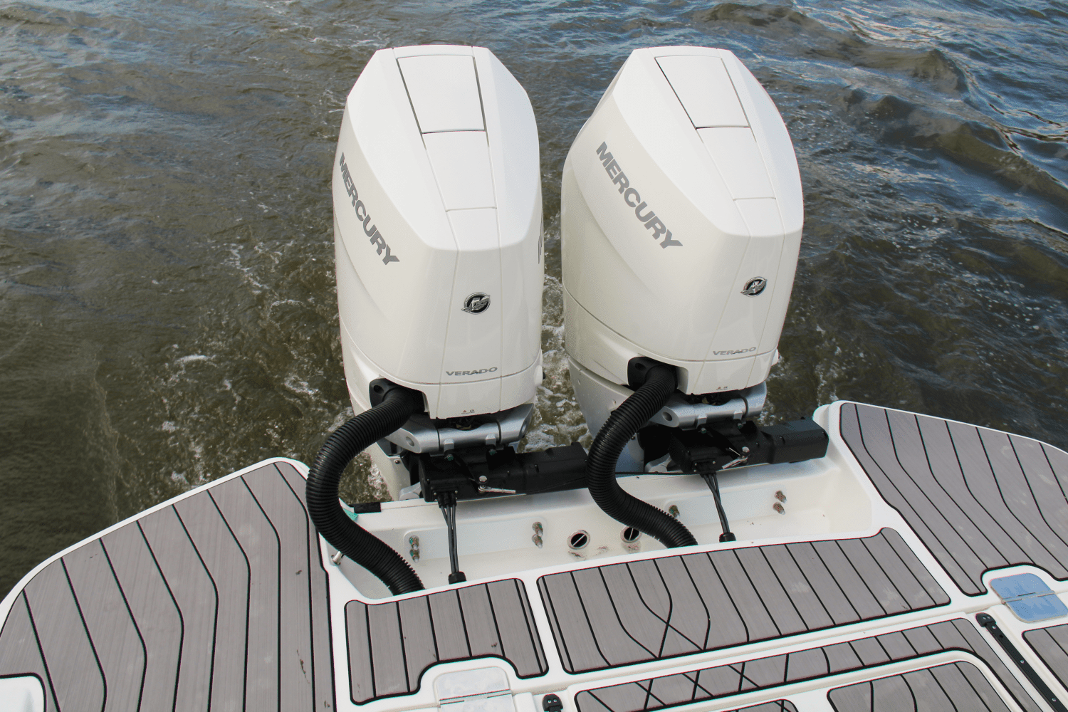 2024 Sea Ray SLX 350 Outboard Image Thumbnail #9