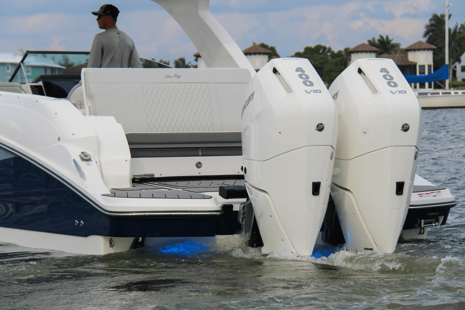 2024 Sea Ray SLX 350 Outboard Image Thumbnail #5