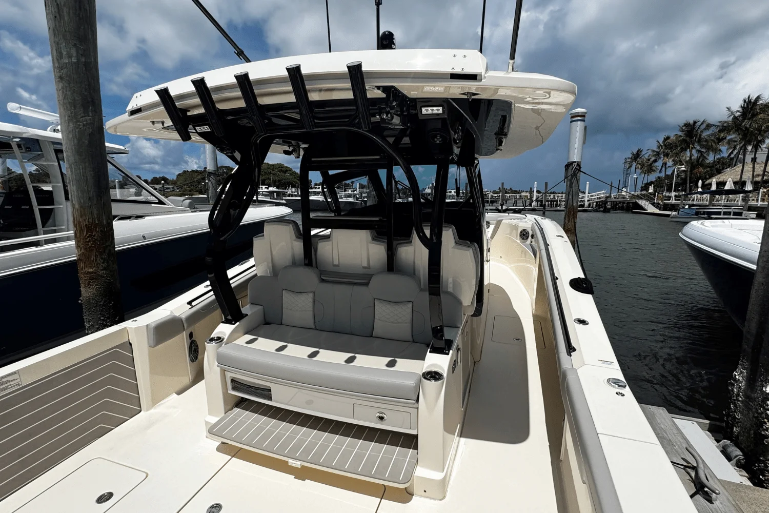 2025 Scout 400 LXF Image Thumbnail #3