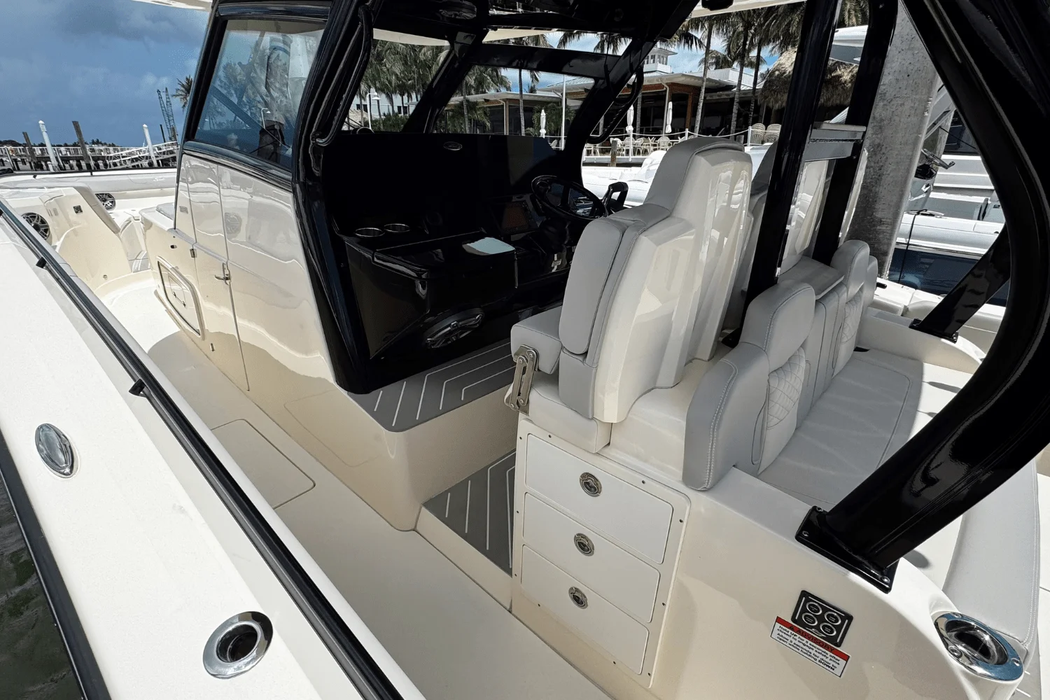 2025 Scout 400 LXF Image Thumbnail #8