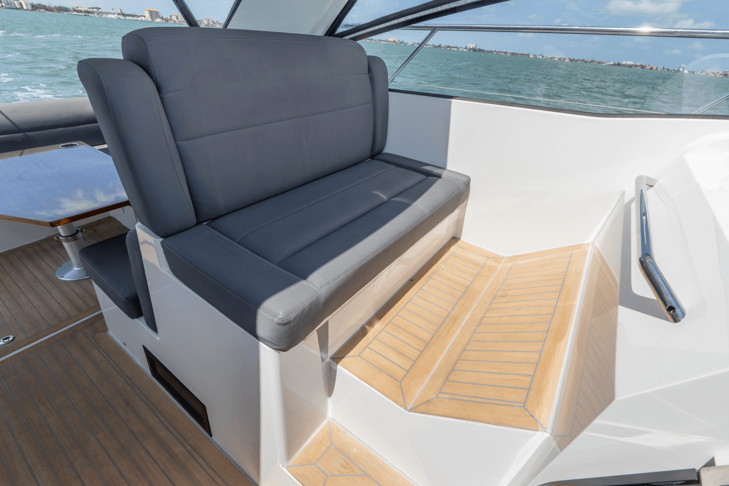 2019 Sealine S330V Image Thumbnail #18