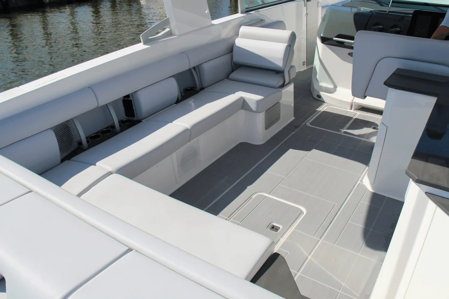 2023 Aviara AV36 Outboard Image Thumbnail #18