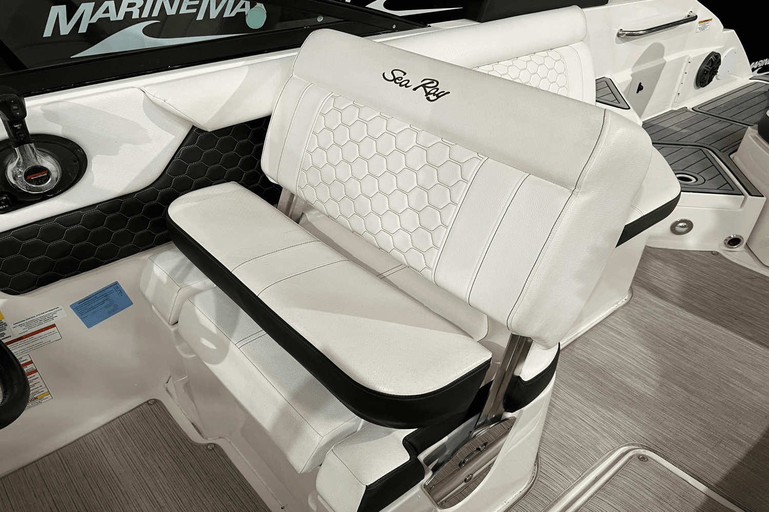 2019 Sea Ray SDX 250 Image Thumbnail #16