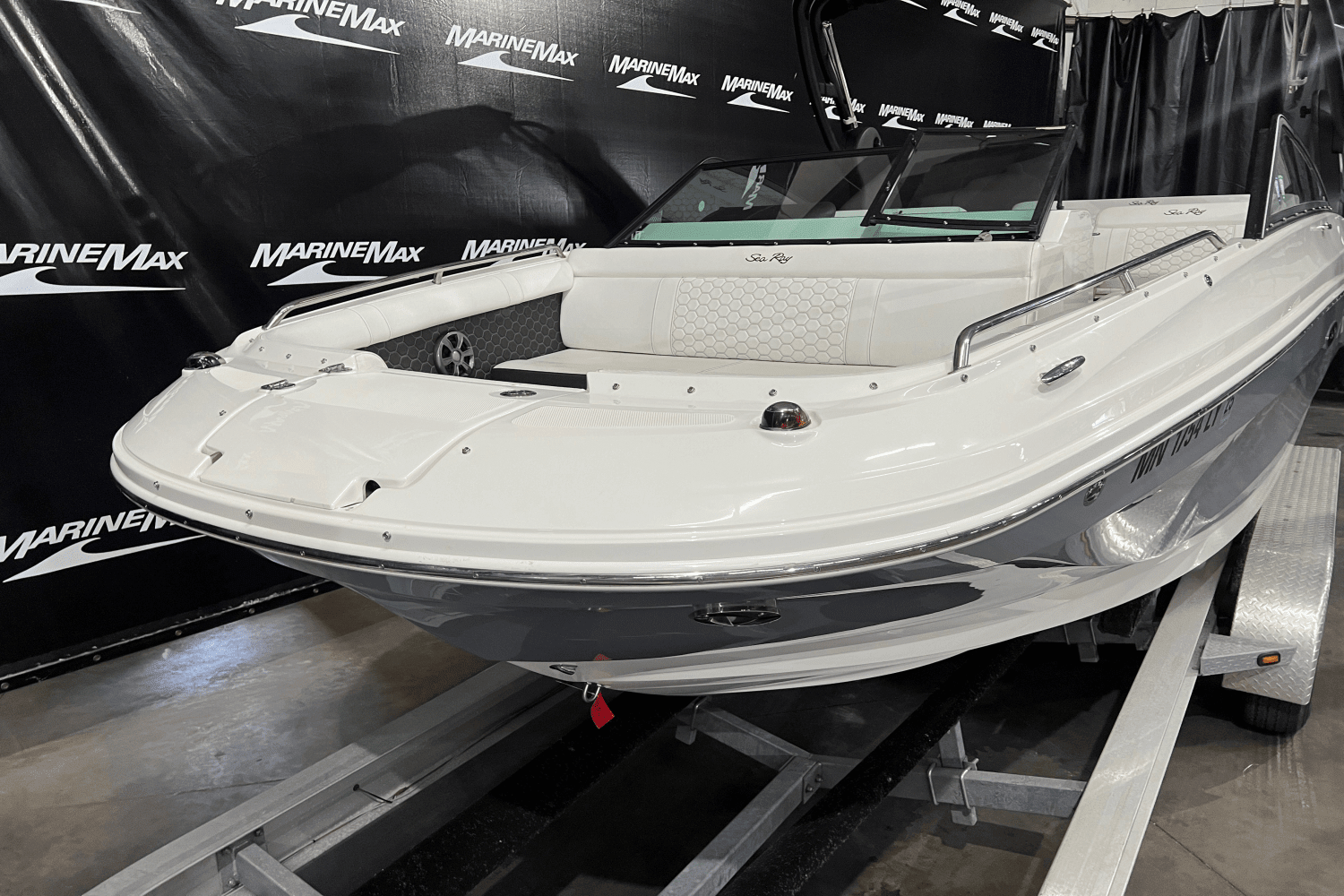 Thumbnail 4 for 2019 Sea Ray SDX 250