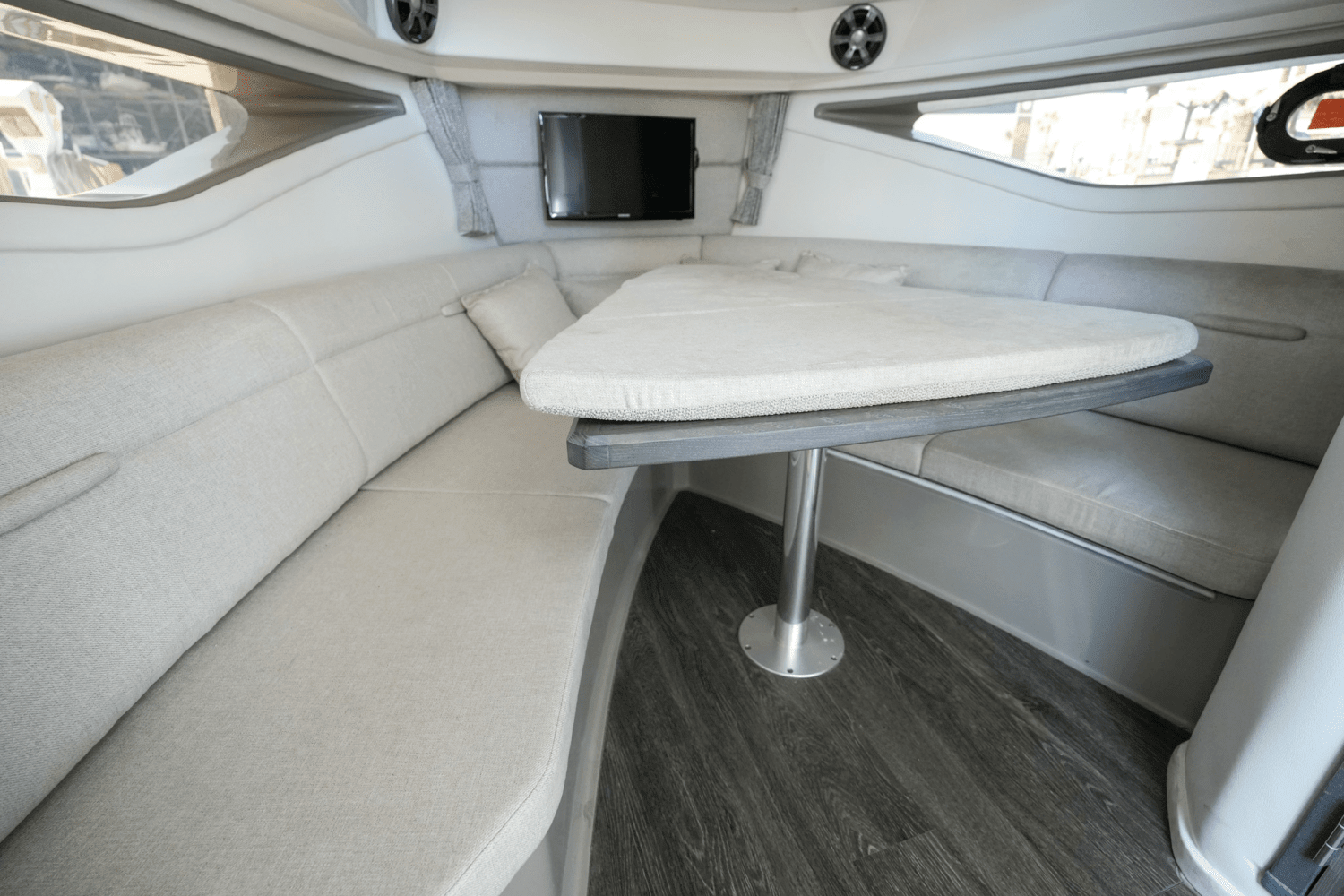 2019 Sea Ray 32 SUNDANCER Image Thumbnail #20