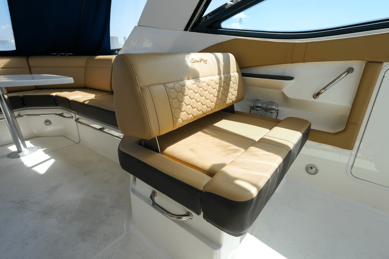 2019 Sea Ray 32 SUNDANCER Image Thumbnail #15