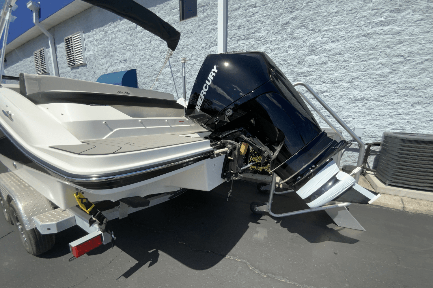 2024 Sea Ray SPX 210 Outboard Image Thumbnail #2