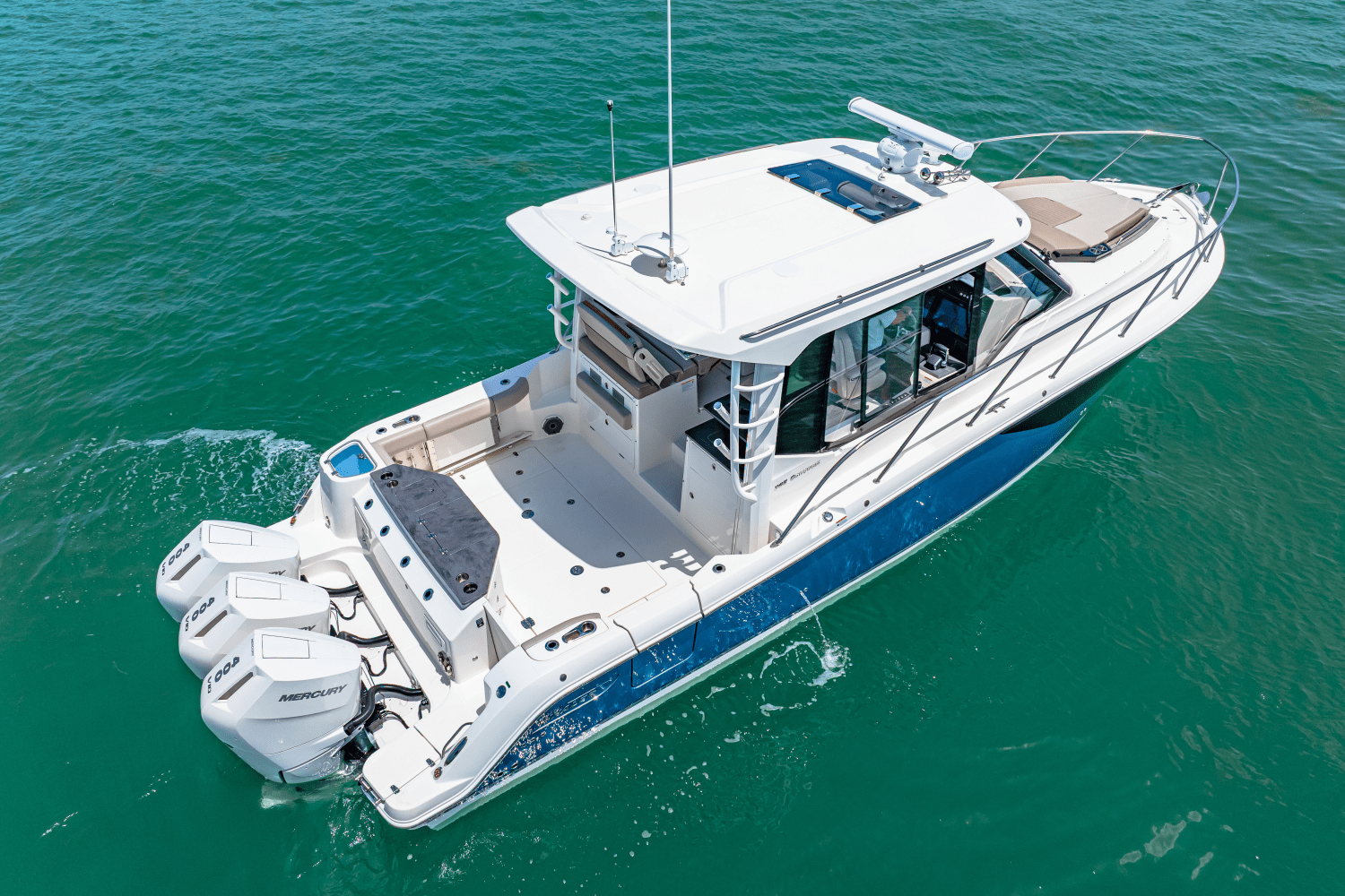 2025 Boston Whaler 365 Conquest Image Thumbnail #9