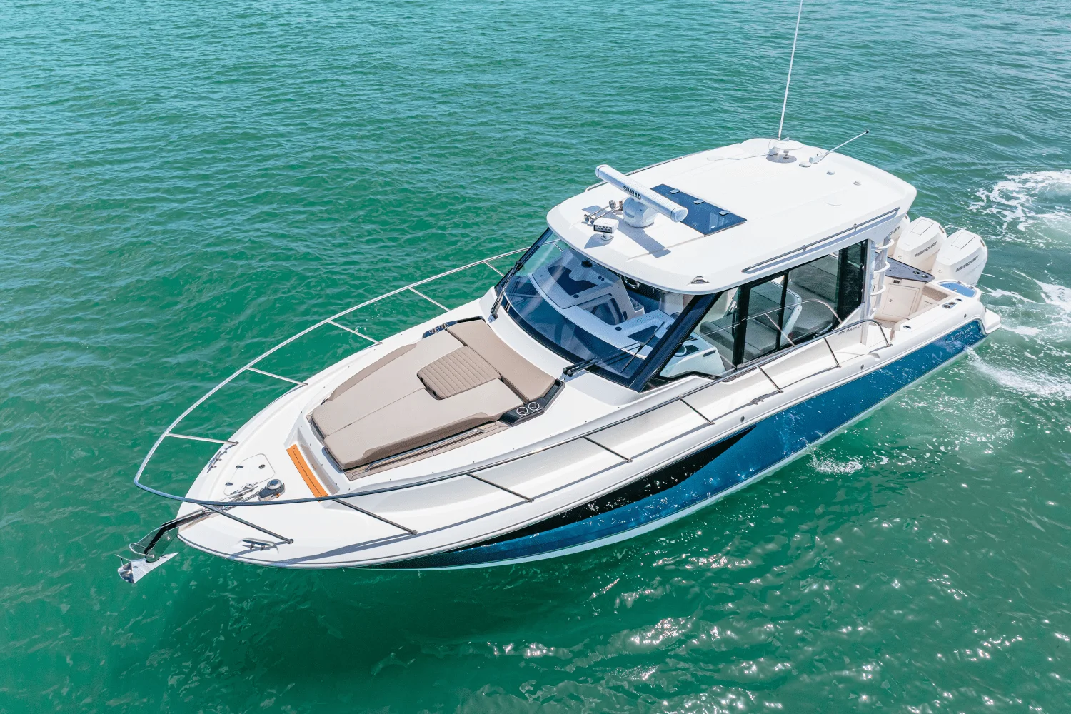 2025 Boston Whaler 365 Conquest Image Thumbnail #2