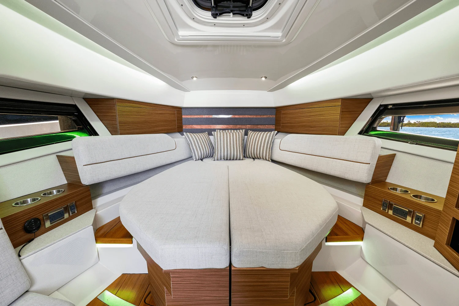 2025 Boston Whaler 365 Conquest Image Thumbnail #57