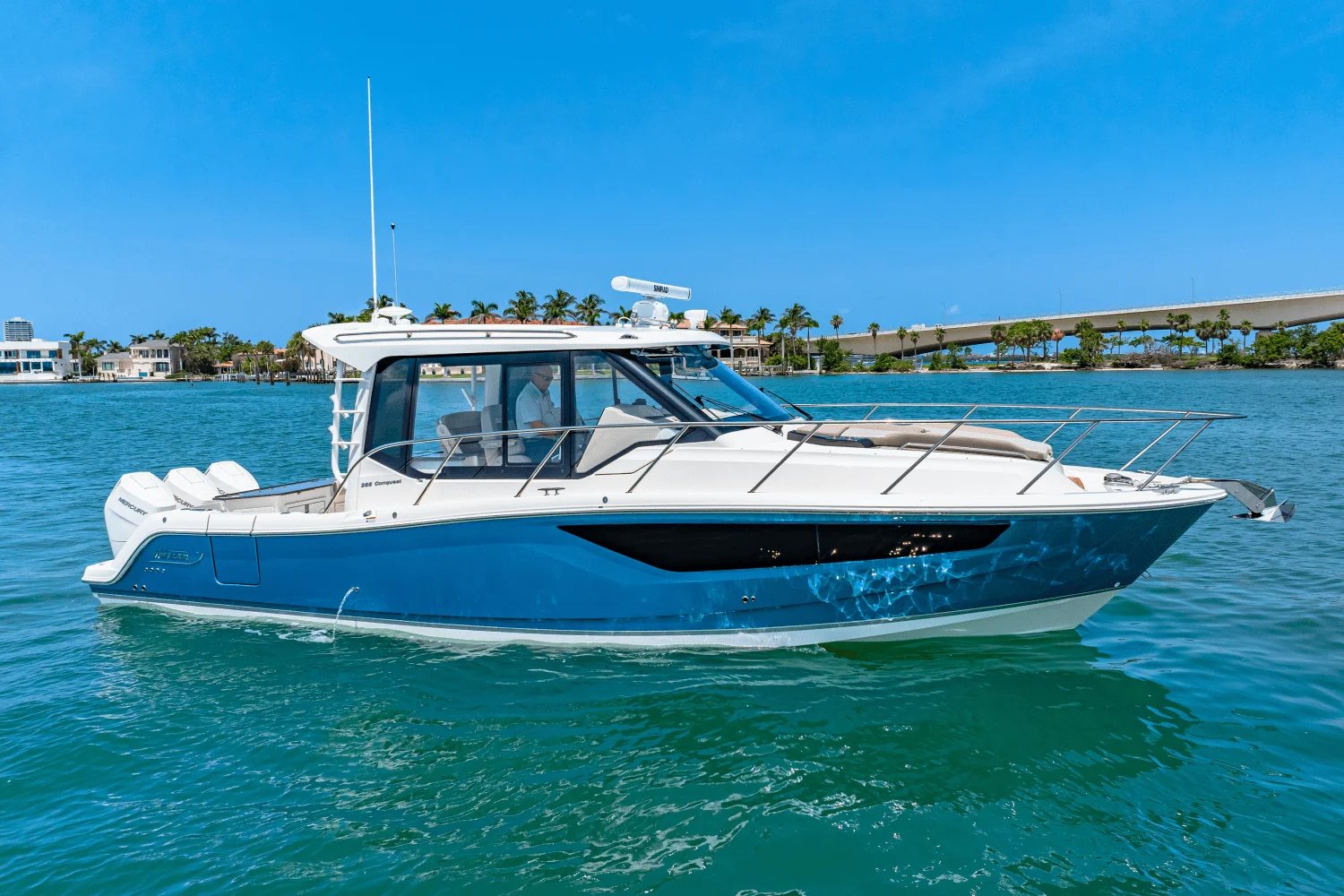 2025 Boston Whaler 365 Conquest Image Thumbnail #7