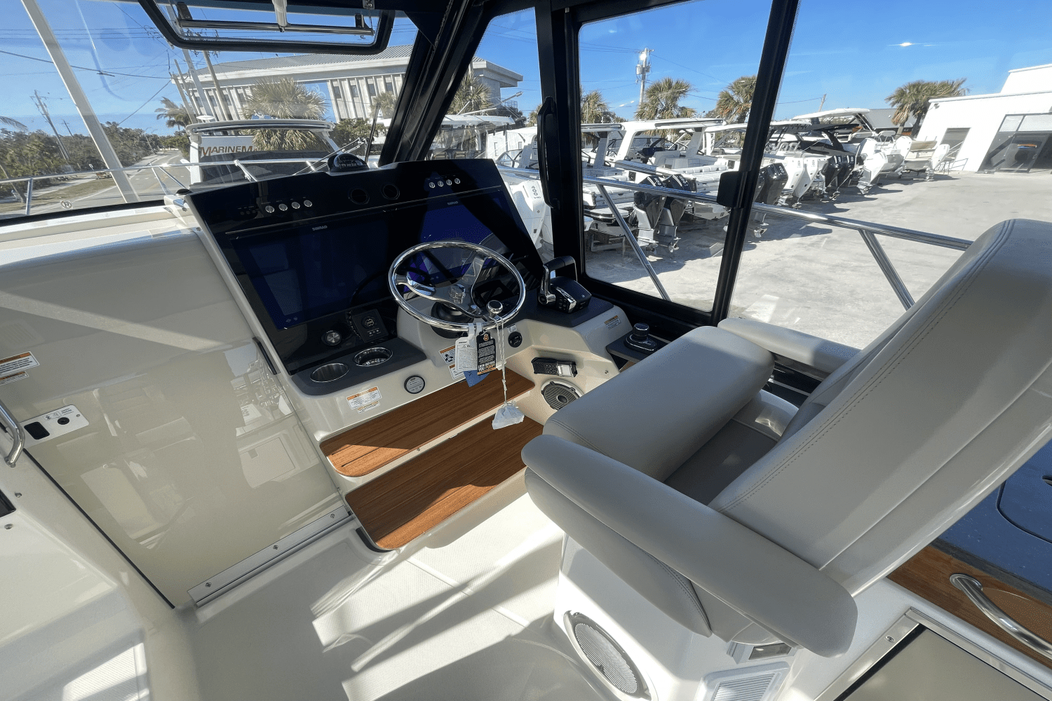 2025 Boston Whaler 365 Conquest Image Thumbnail #18