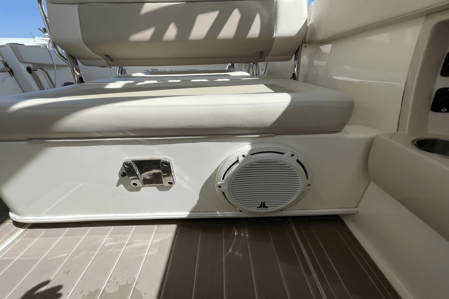 2017 Boston Whaler 320 VANTAGE Image Thumbnail #25