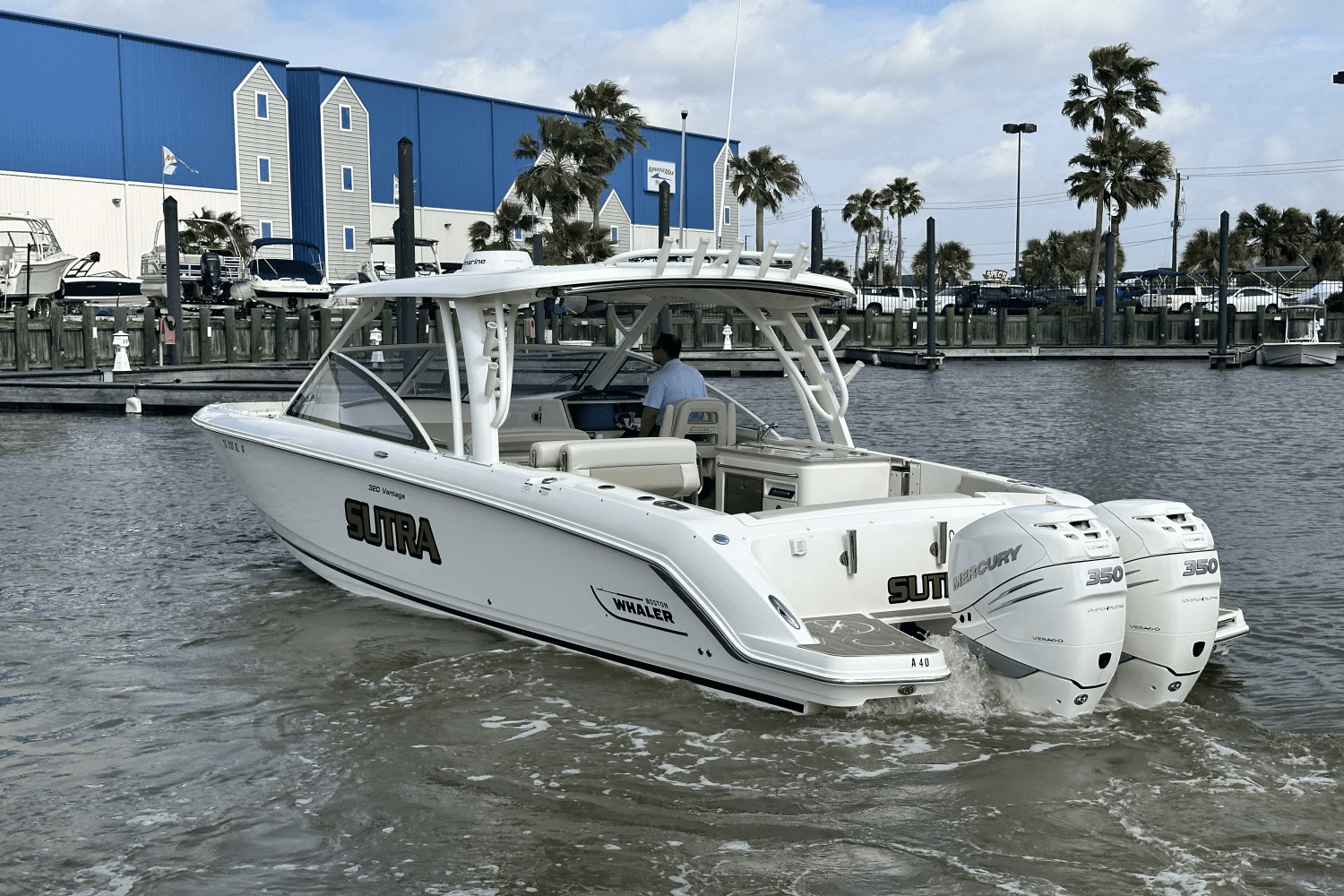 2017 Boston Whaler 320 VANTAGE Image Thumbnail #5