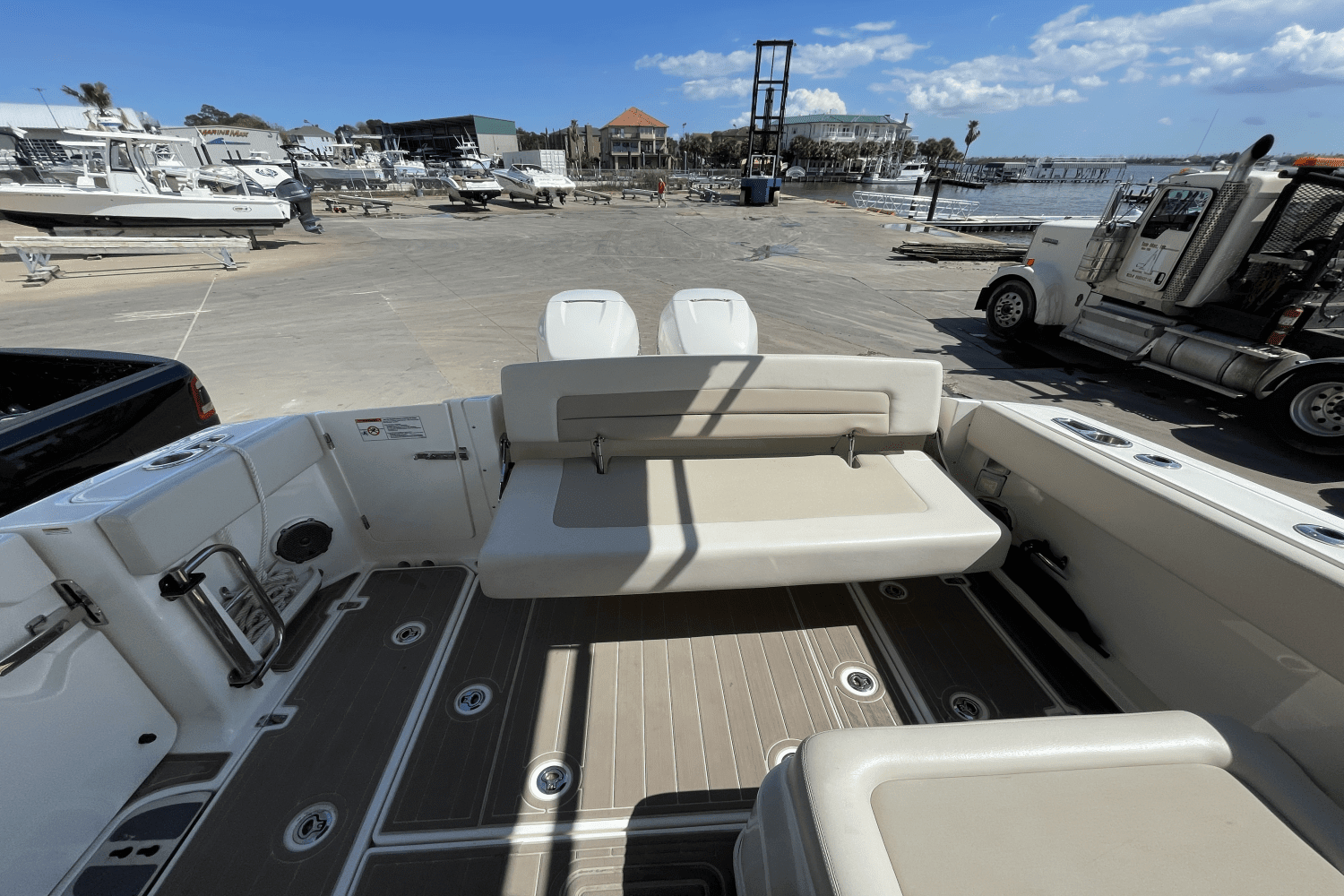 2017 Boston Whaler 320 VANTAGE Image Thumbnail #18