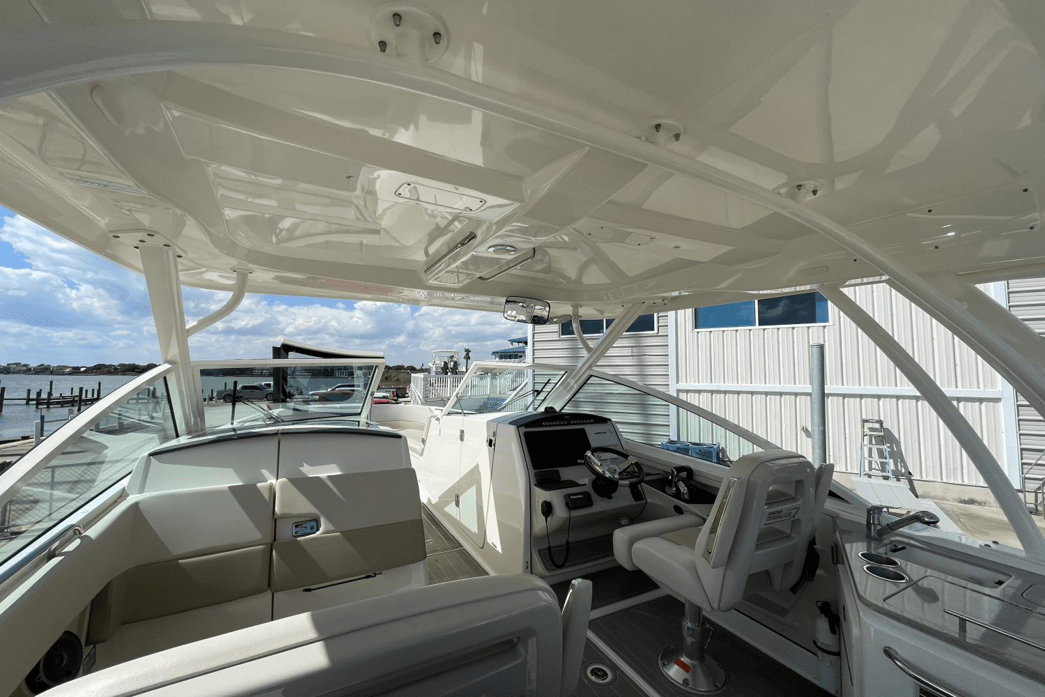 2017 Boston Whaler 320 VANTAGE Image Thumbnail #53