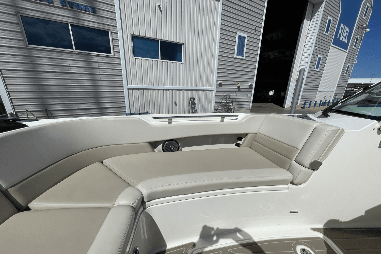 2017 Boston Whaler 320 VANTAGE Image Thumbnail #48