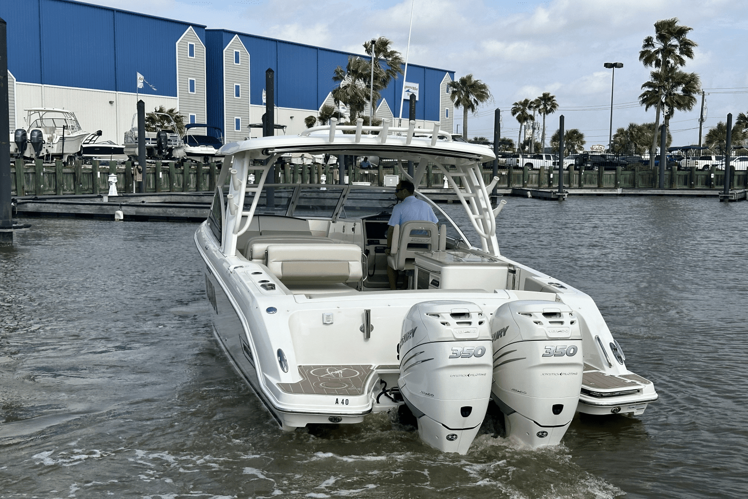 2017 Boston Whaler 320 VANTAGE Image Thumbnail #6