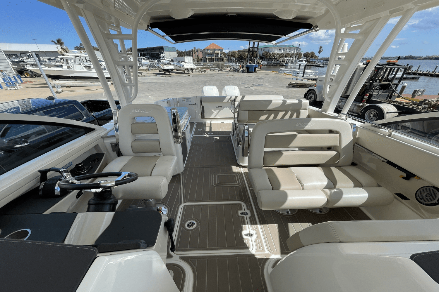 2017 Boston Whaler 320 VANTAGE Image Thumbnail #50