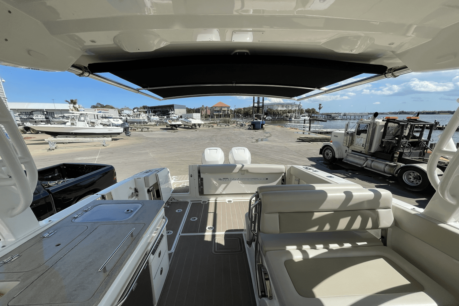 2017 Boston Whaler 320 VANTAGE Image Thumbnail #14