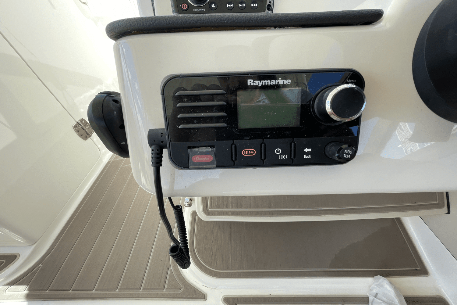 2017 Boston Whaler 320 VANTAGE Image Thumbnail #44