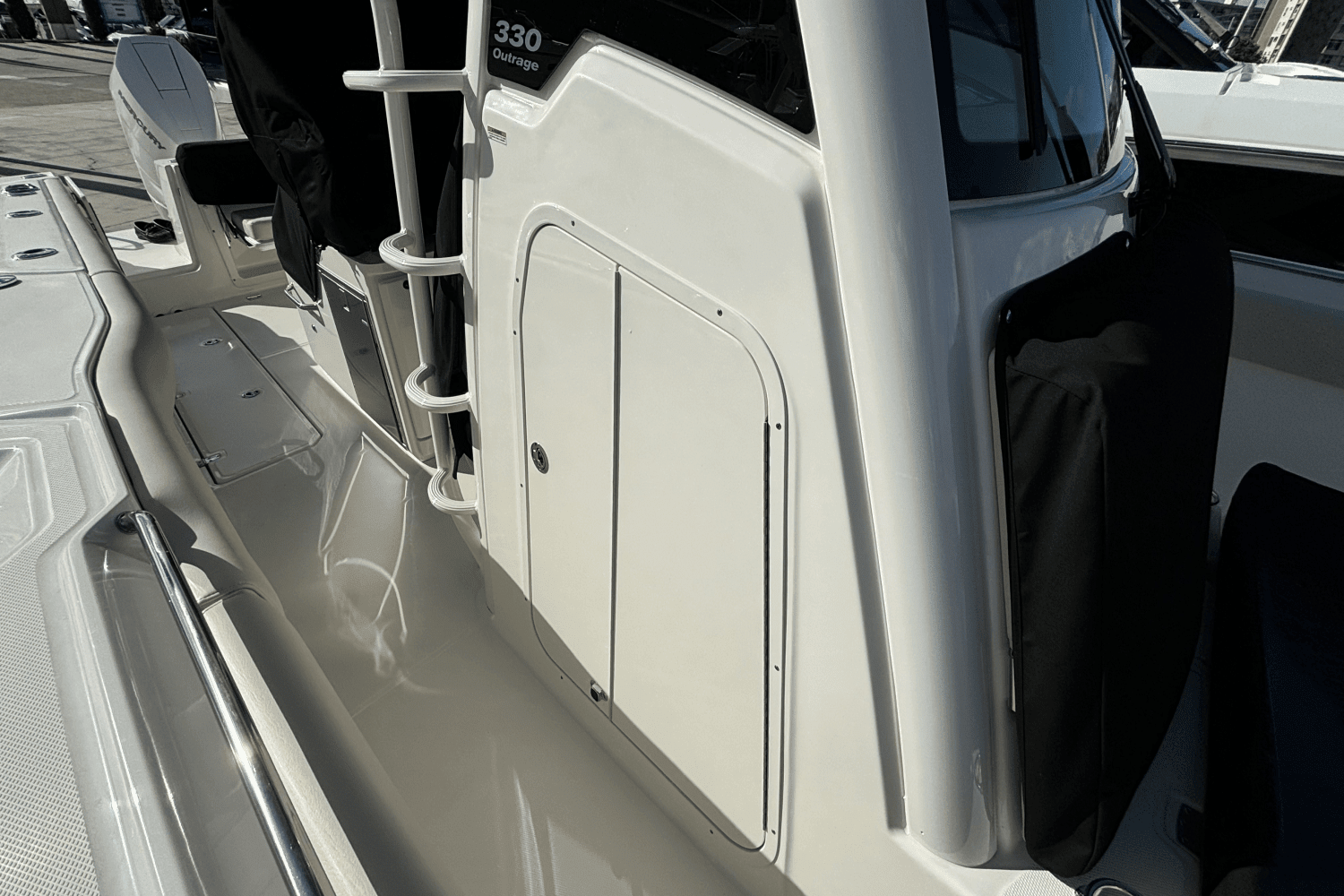 2024 Boston Whaler 330 Outrage Image Thumbnail #17