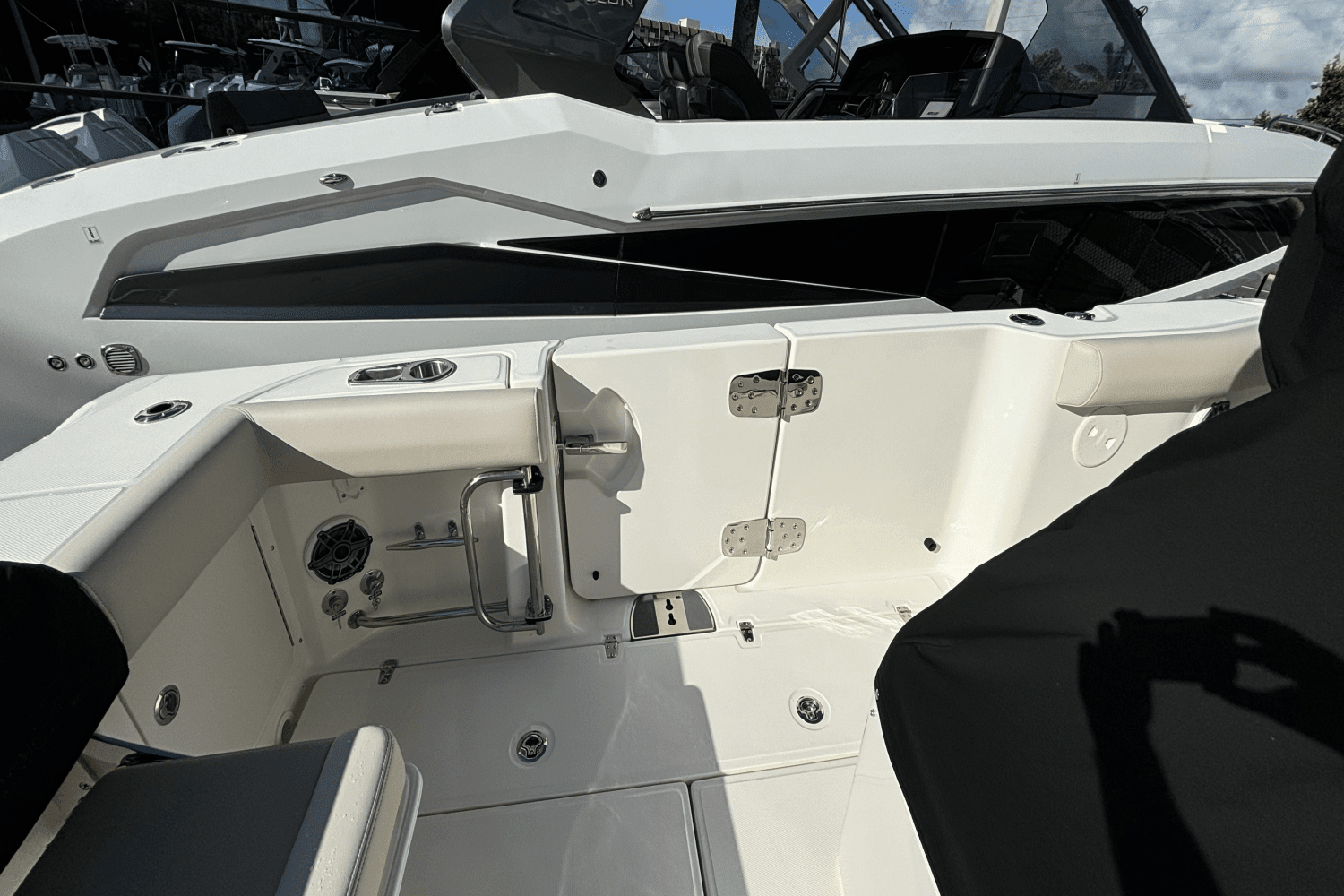 2024 Boston Whaler 330 Outrage Image Thumbnail #8