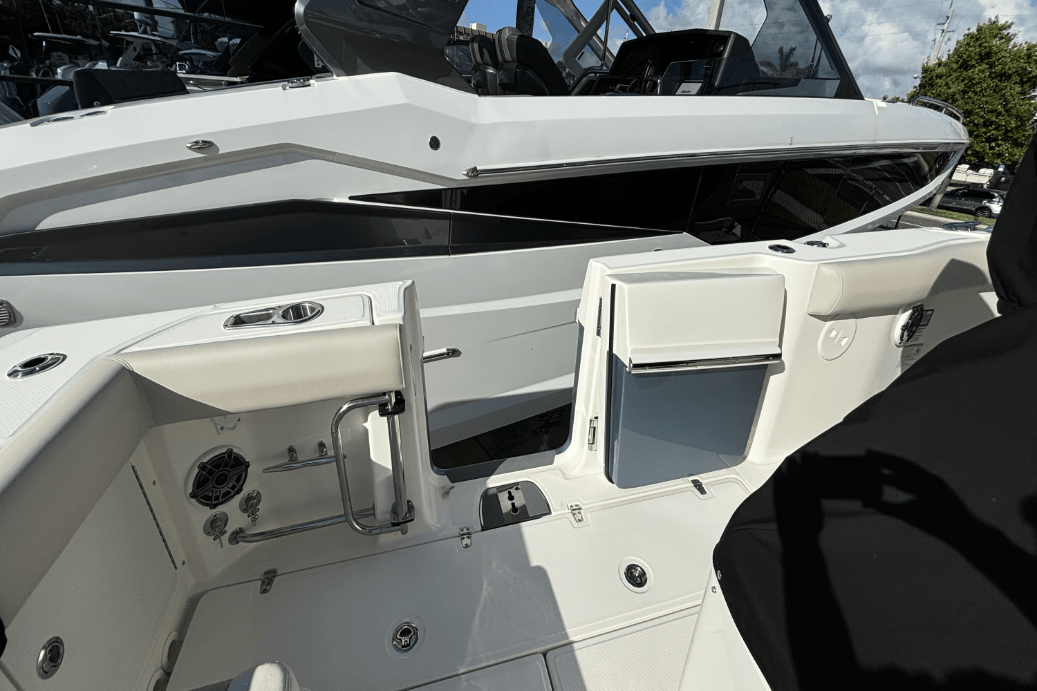 2024 Boston Whaler 330 Outrage Image Thumbnail #9