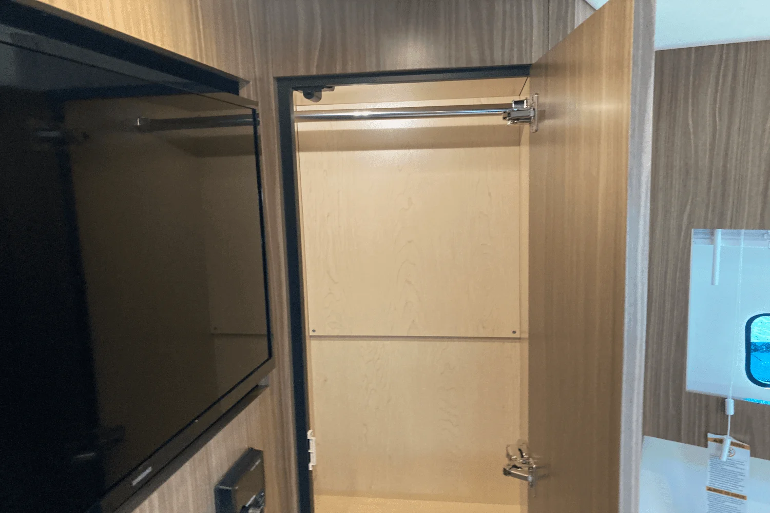 2025 Cruisers Yachts 46 Cantius Image Thumbnail #40