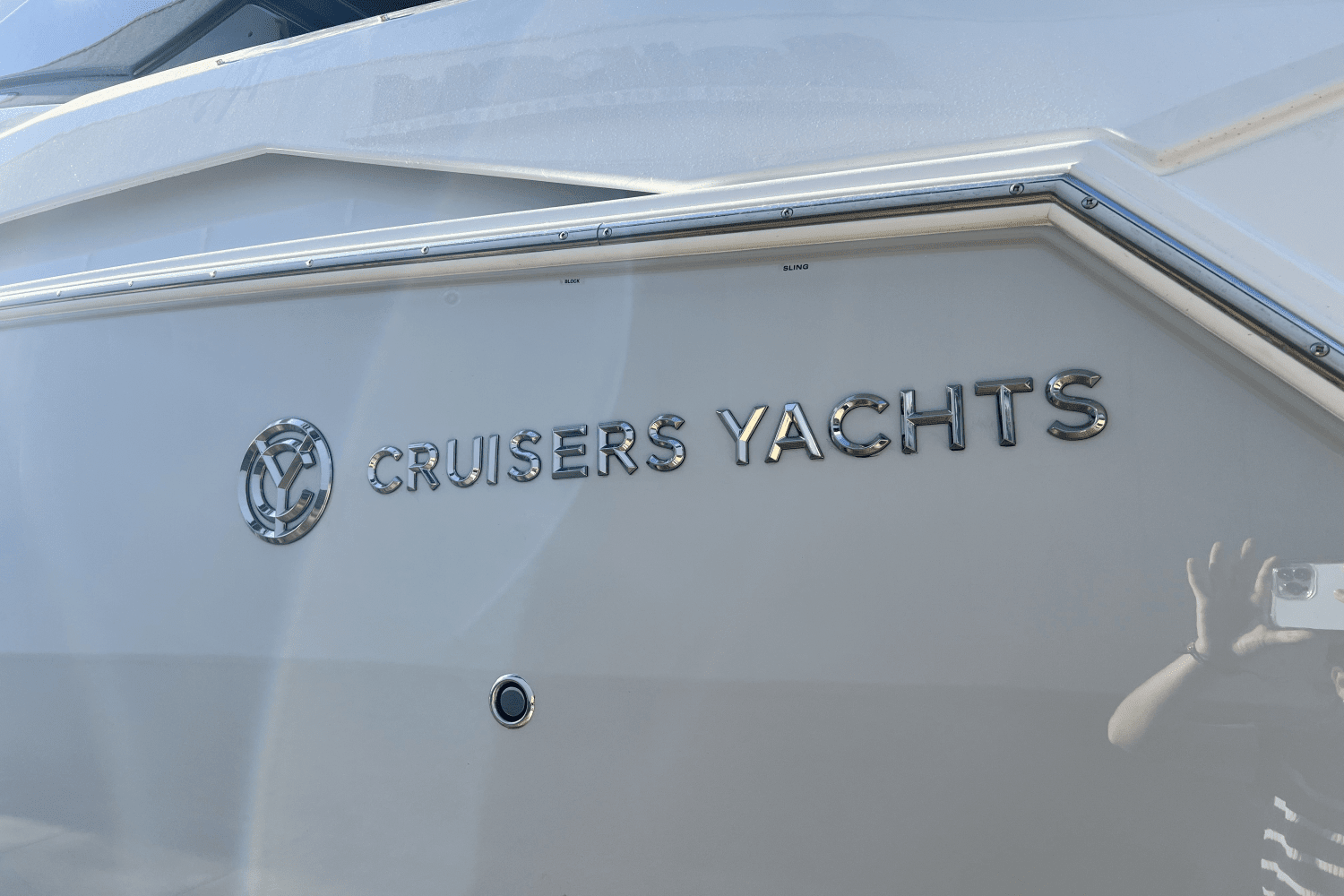 2025 Cruisers Yachts 34 GLS Outboard Image Thumbnail #4