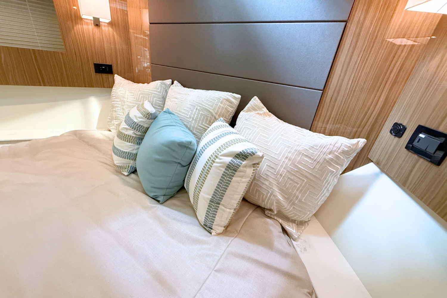 2025 Cruisers Yachts 42 Cantius Image Thumbnail #51