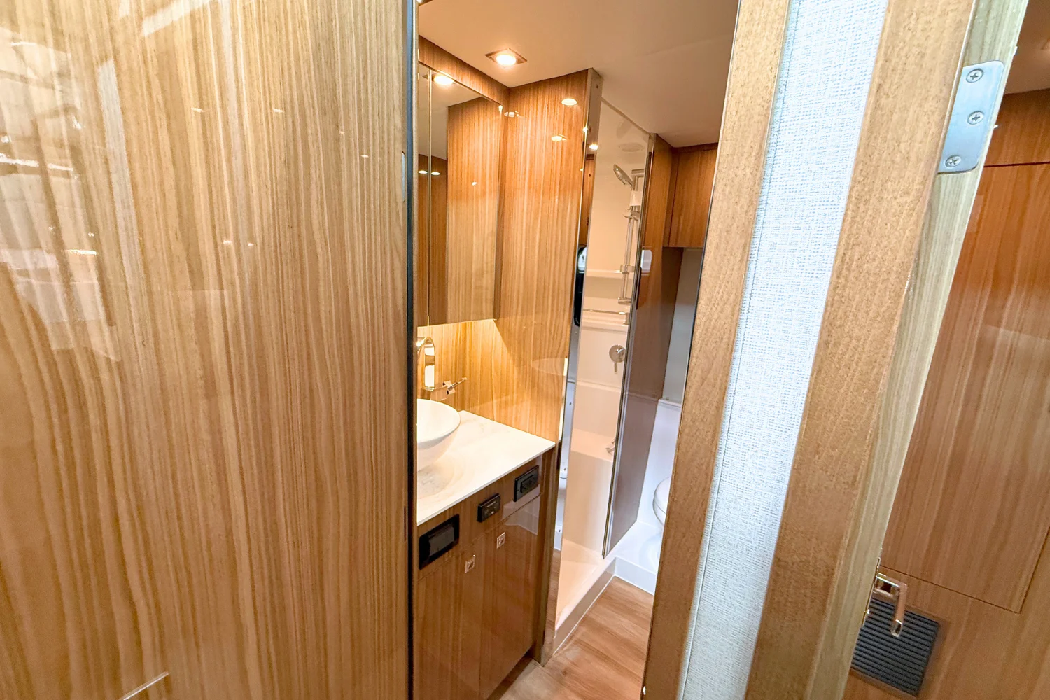 2025 Cruisers Yachts 42 Cantius Image Thumbnail #71