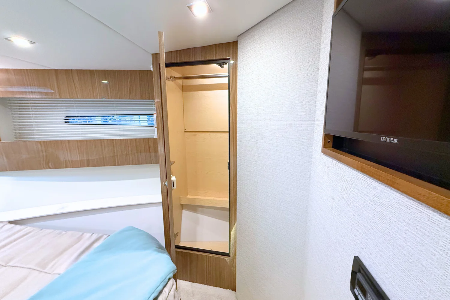 2025 Cruisers Yachts 42 Cantius Image Thumbnail #53