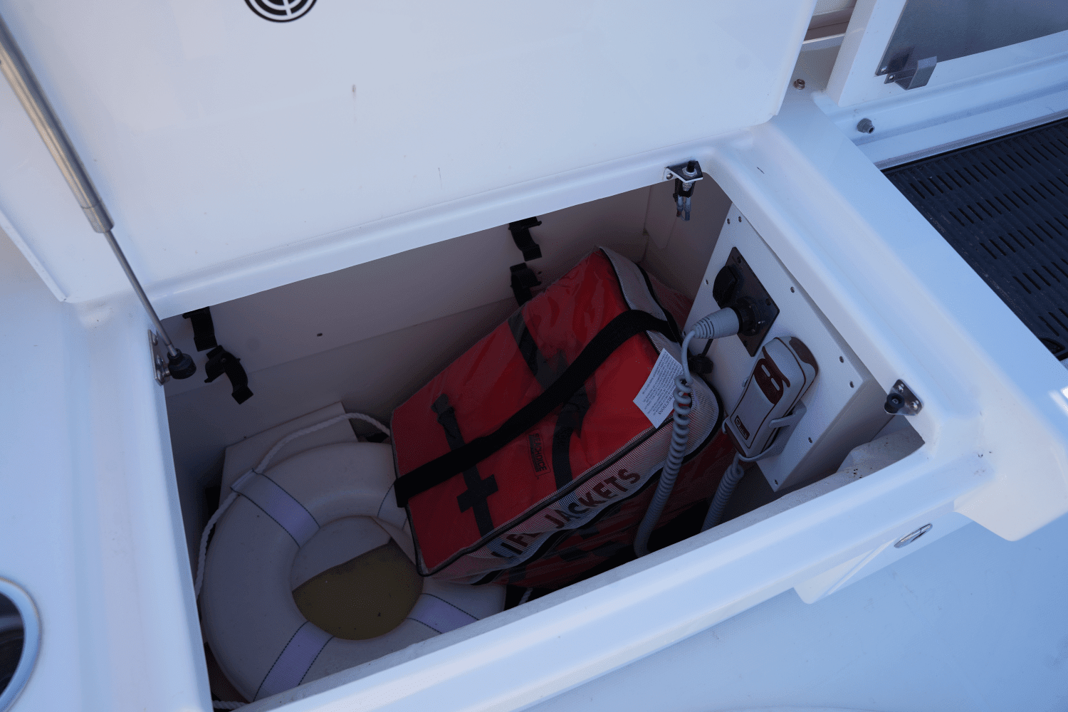 2025 Cruisers Yachts 42 Cantius Image Thumbnail #17