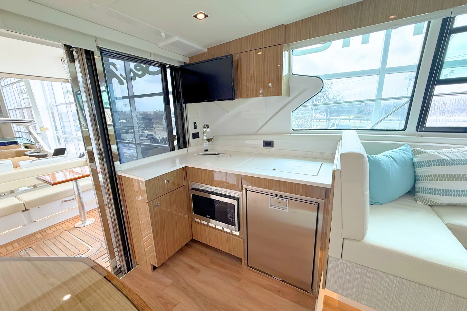 2025 Cruisers Yachts 42 Cantius Image Thumbnail #26