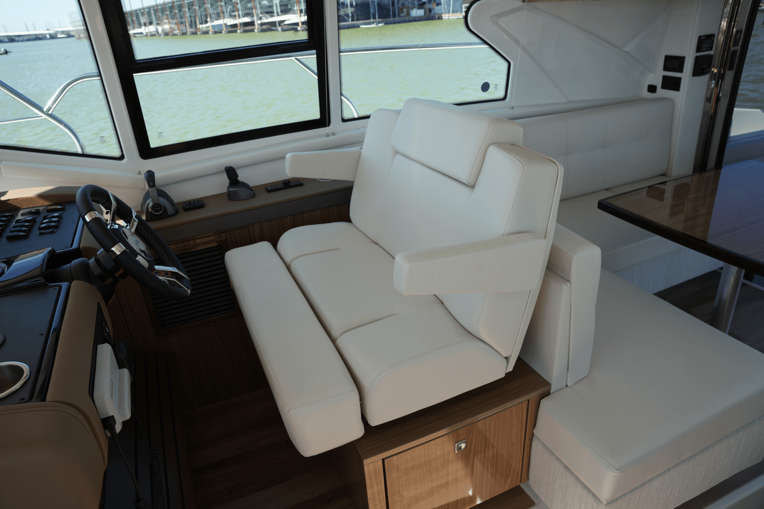2025 Cruisers Yachts 42 Cantius Image Thumbnail #39