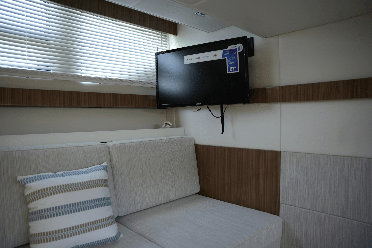 2025 Cruisers Yachts 42 Cantius Image Thumbnail #44