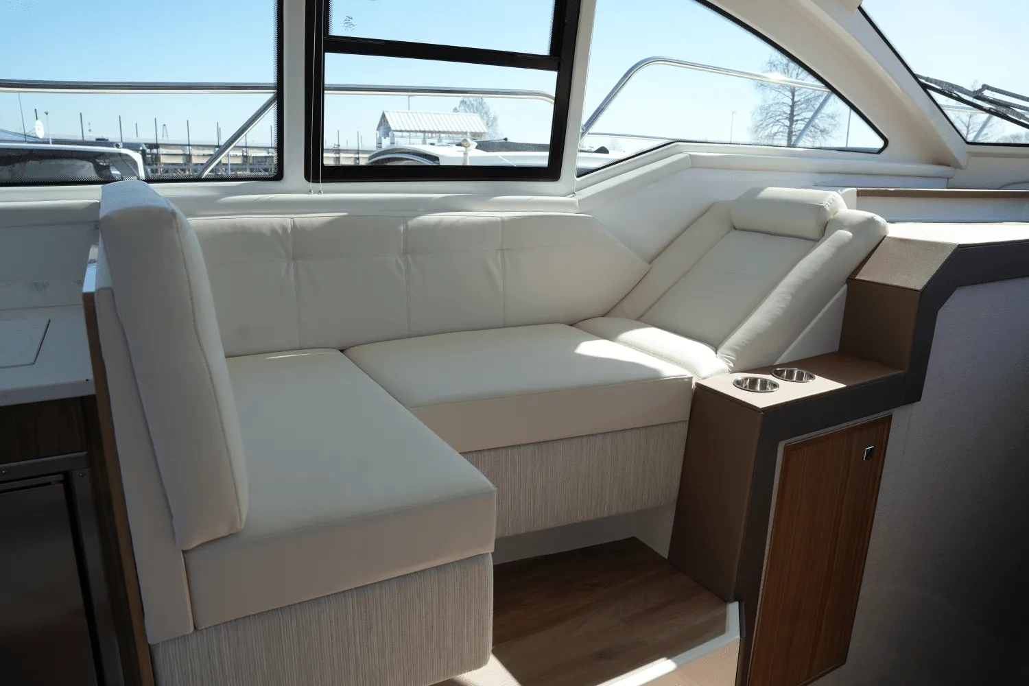 2025 Cruisers Yachts 42 Cantius Image Thumbnail #34