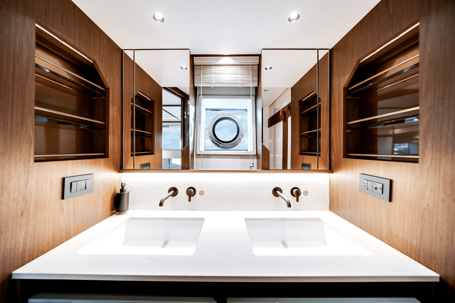 2026 Azimut Fly 72 Image Thumbnail #41