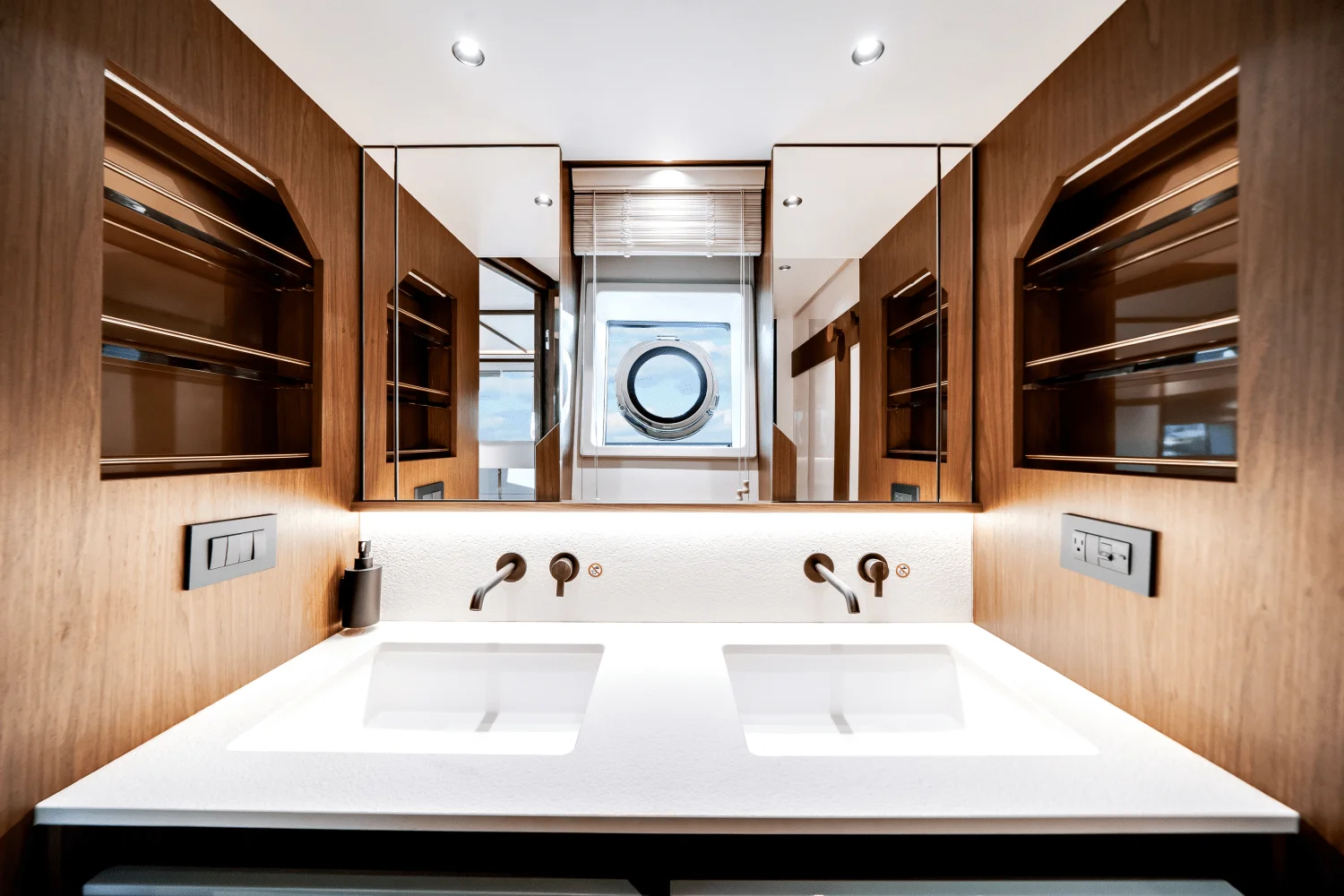 2026 Azimut Fly 72 Image Thumbnail #41