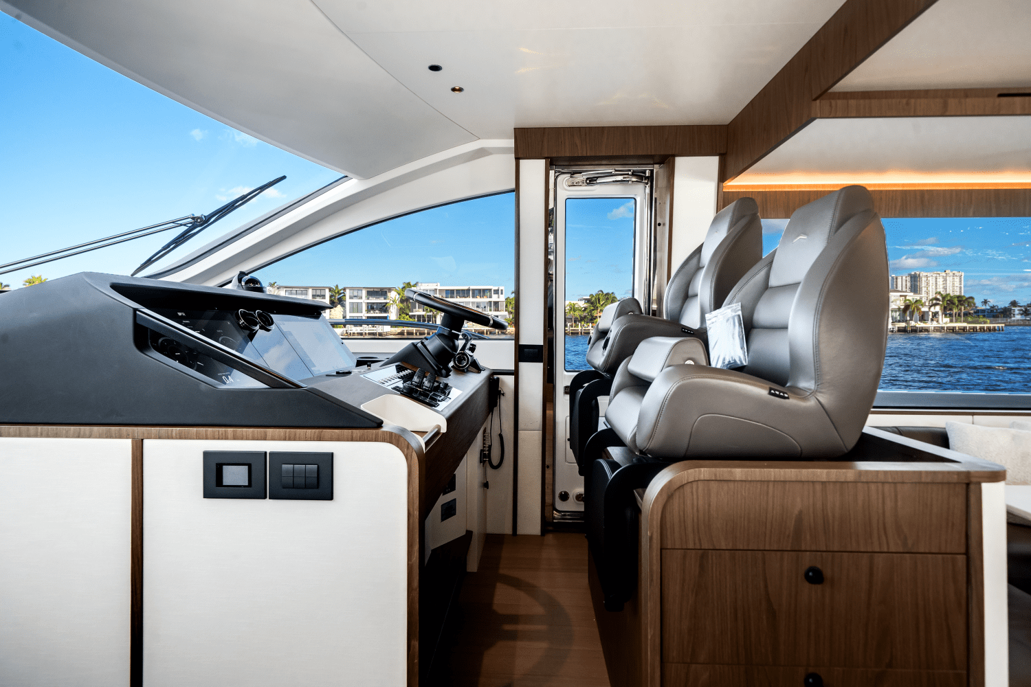 2026 Azimut Fly 72 Image Thumbnail #58