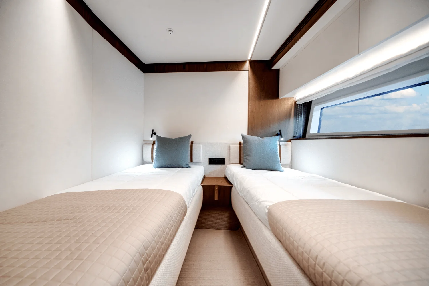 2026 Azimut
                                                             Fly 72 Image Thumbnail #27