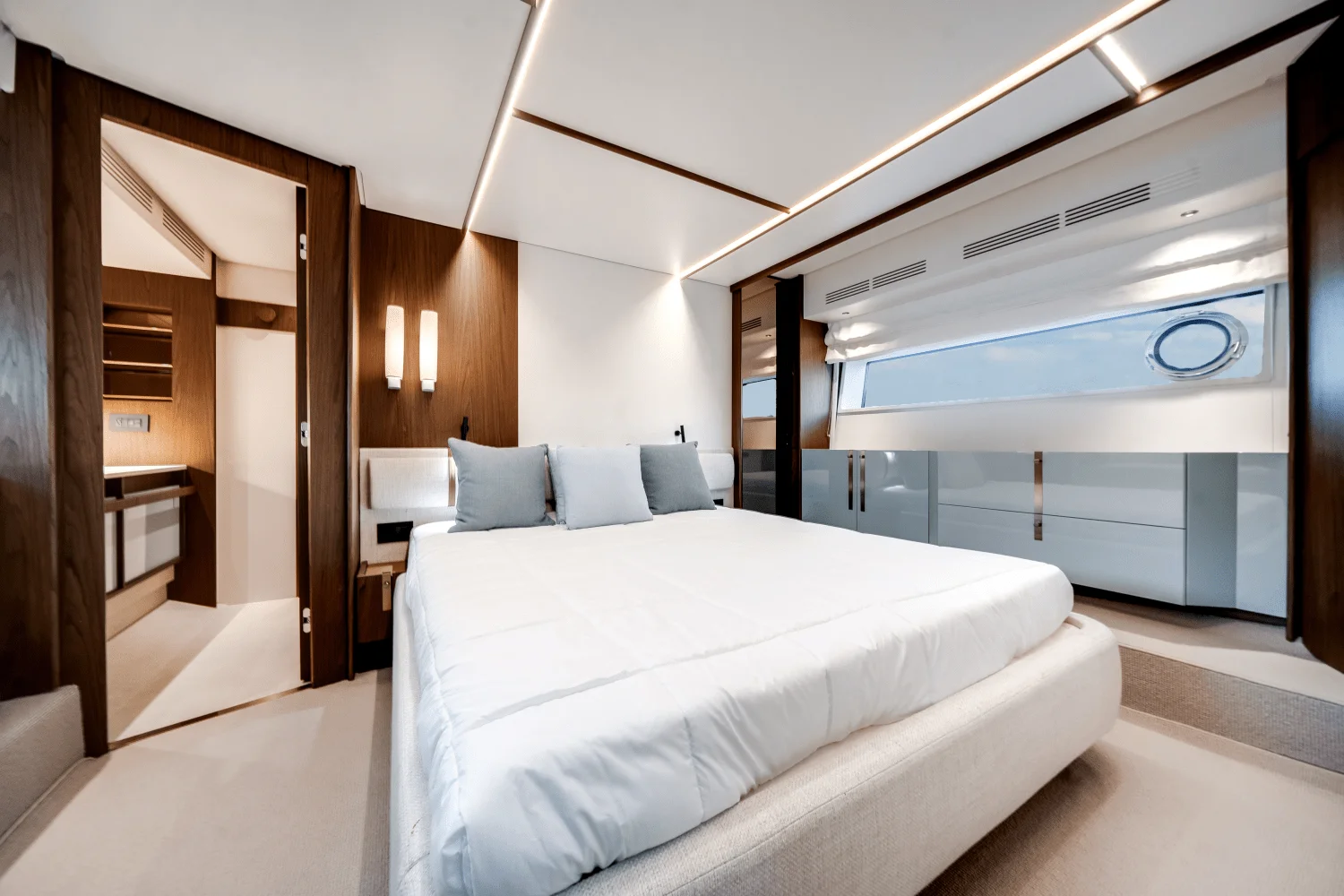 2026 Azimut
                                                             Fly 72 Image Thumbnail #30