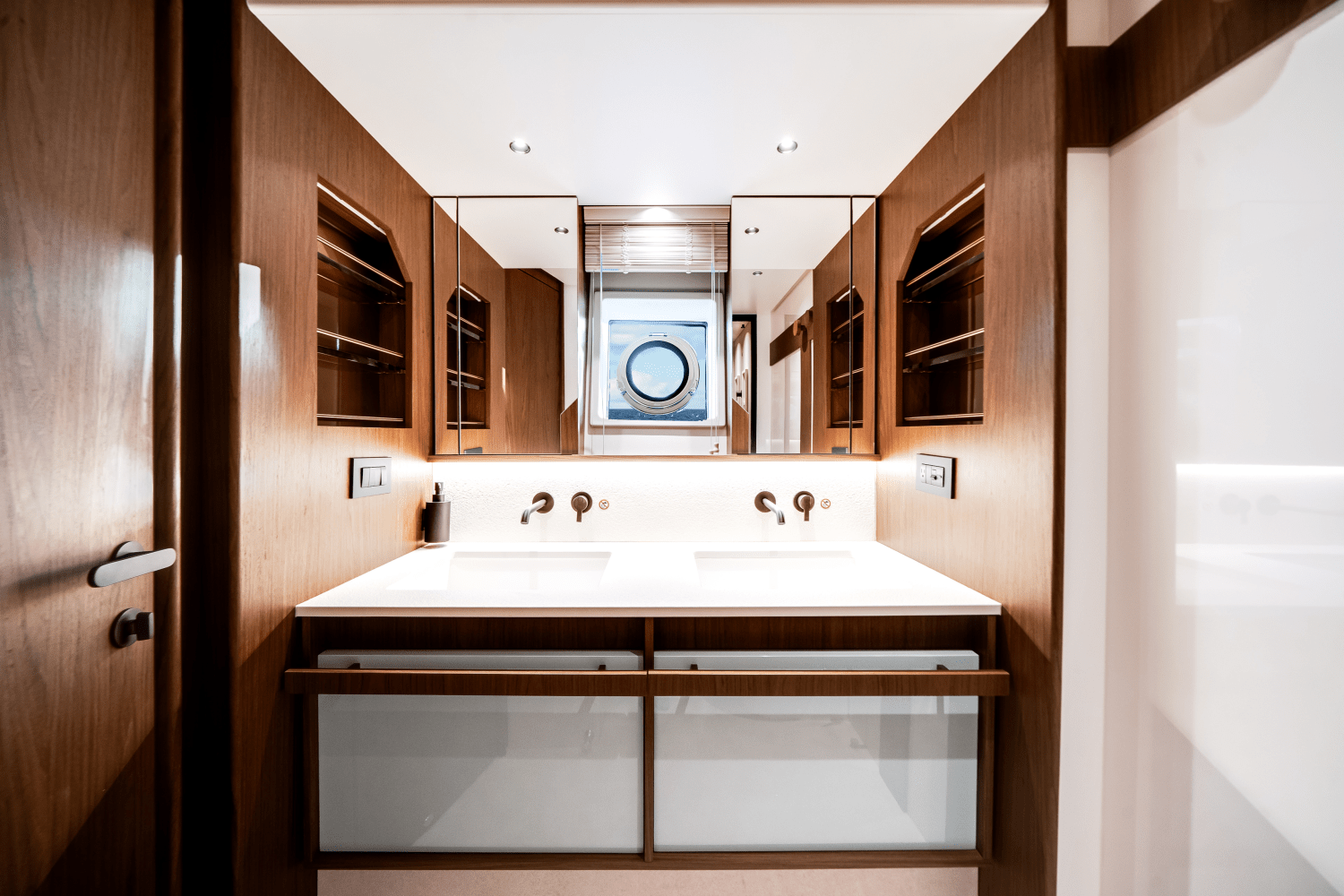 2026 Azimut Fly 72 Image Thumbnail #40