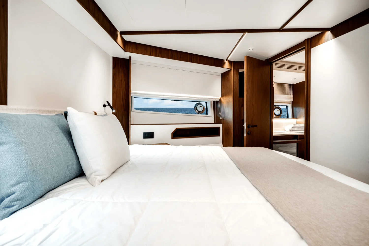 2026 Azimut Fly 72 Image Thumbnail #21