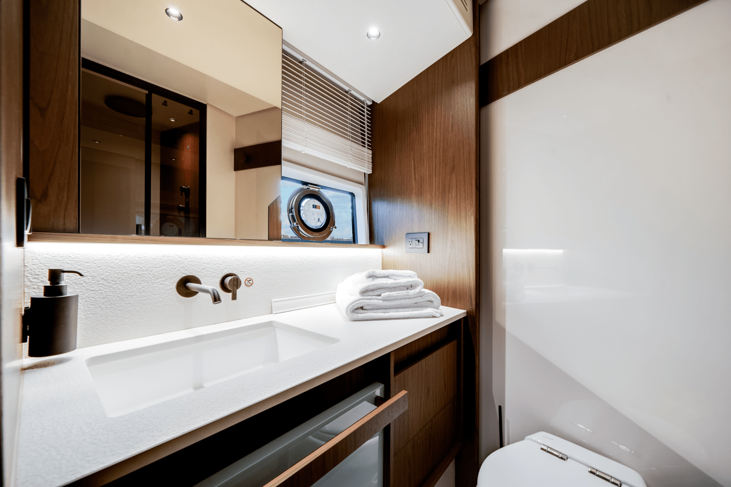 2026 Azimut Fly 72 Image Thumbnail #22