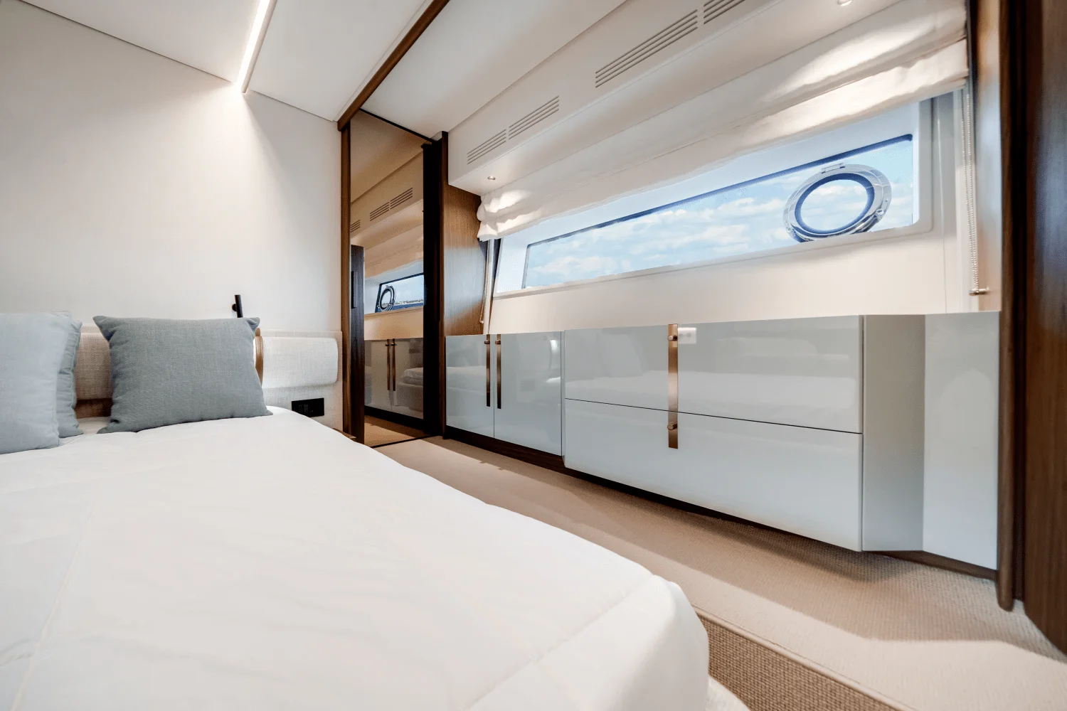 2026 Azimut
                                                             Fly 72 Image Thumbnail #34